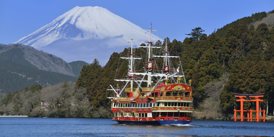 Sightseeing cruise in Hakone